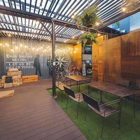 Westory Design Poshtel Hotel Канчанабури Екстериор снимка