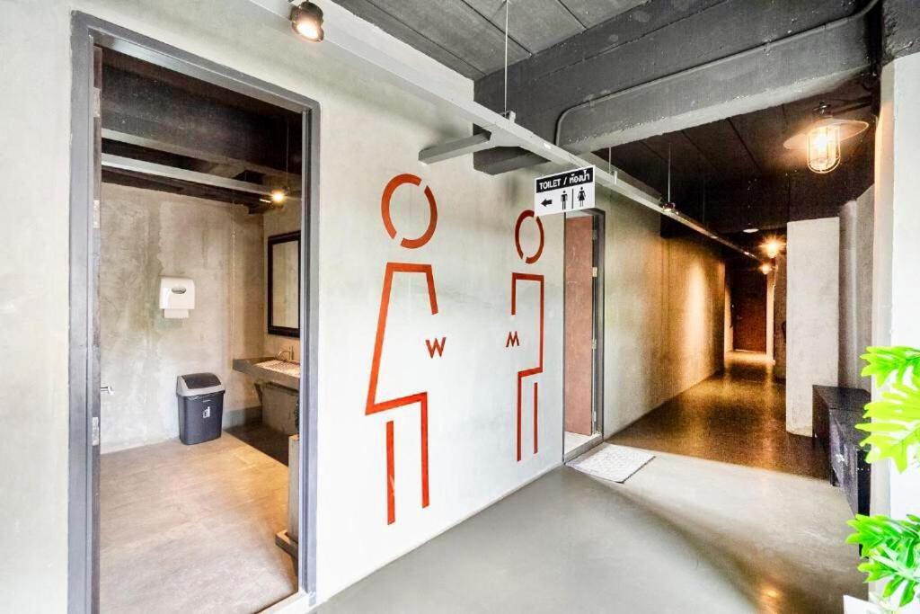 Westory Design Poshtel Hotel Канчанабури Екстериор снимка