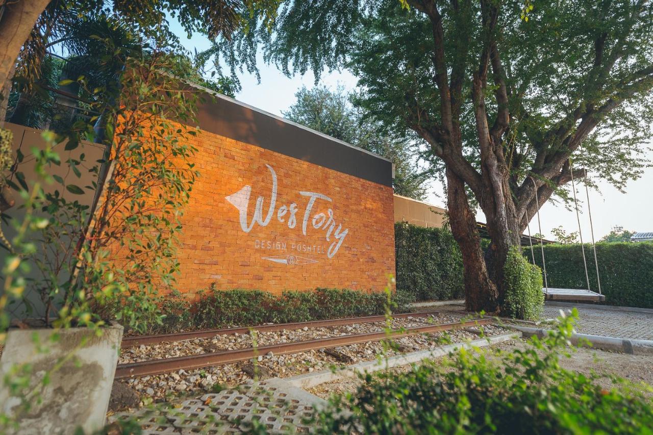 Westory Design Poshtel Hotel Канчанабури Екстериор снимка